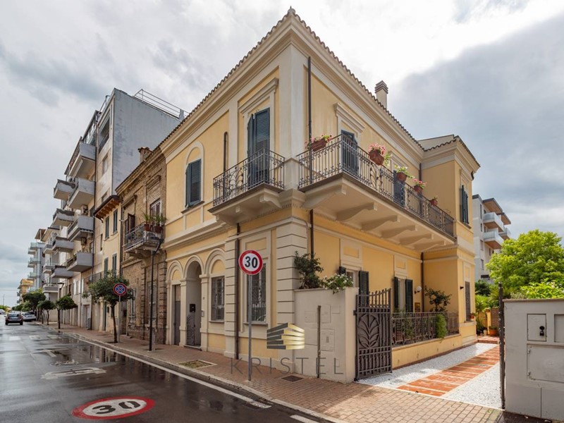 Villa in Vendita a Pescara, 890'000&euro;, 212 m²