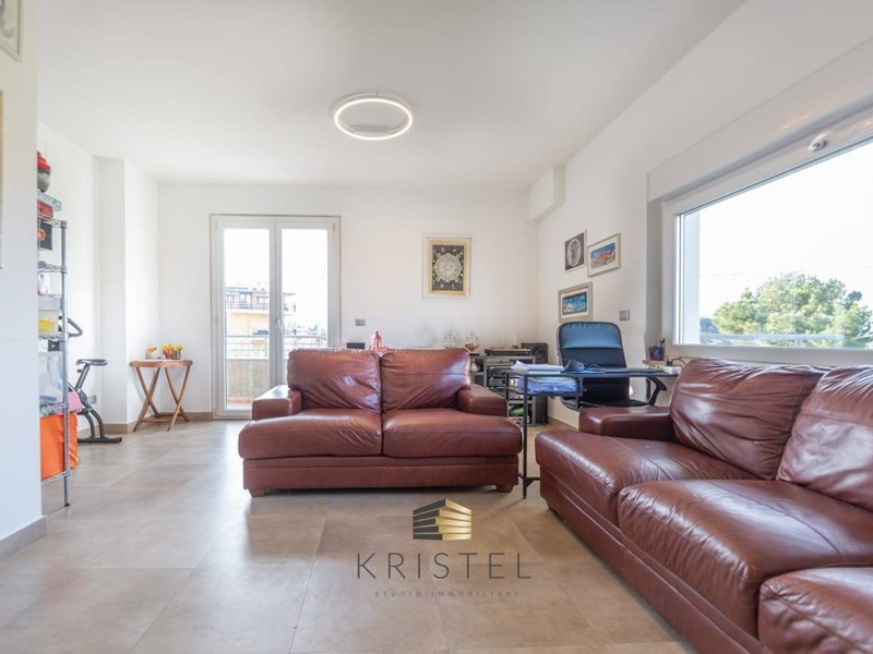Casa Semi Indipendente in Vendita a Pescara, 285'000&euro;, 300 m²
