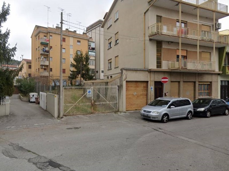Magazzino in Vendita a Monfalcone, 54'000€, 110 m²