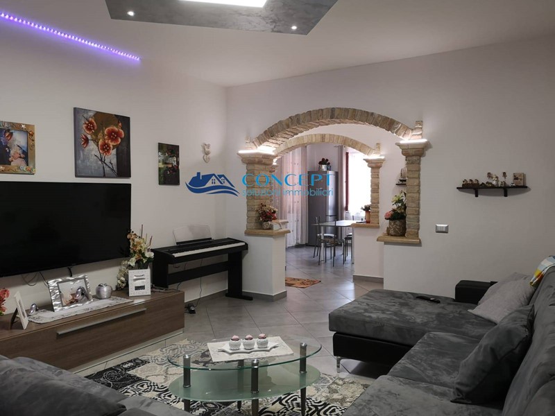 Casa Indipendente in Vendita a Martinsicuro, 220'000€, 300 m²