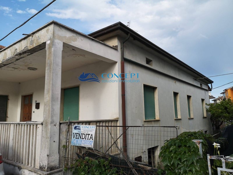 Casa Indipendente in Vendita a Martinsicuro, 98'000€, 190 m²