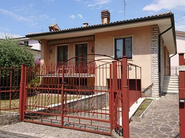 Casa Indipendente in Vendita a Bardolino, 1'050'000€, 200 m²