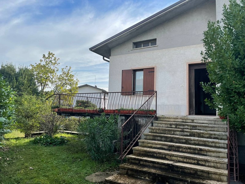 Casa Indipendente in Vendita a Sant'Ambrogio di Valpolicella, 349'000€, 260 m²