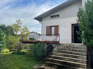 Casa Indipendente in Vendita a Sant'Ambrogio di Valpolicella, 349'000€, 260 m²