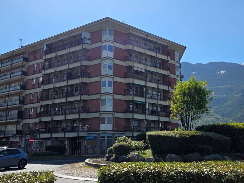 Quadrilocale in Vendita a Aosta, 198'000&euro;, 121 m²