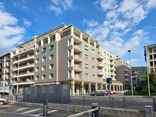 Appartamento in Vendita a Aosta, 360'000&euro;, 140 m²