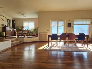 Villa in Vendita a Aosta, 1'050'000&euro;, 400 m², con Box