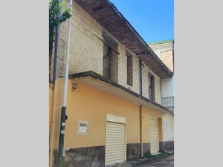 Quadrilocale in Vendita a Orta di Atella, 140'000€, 250 m²