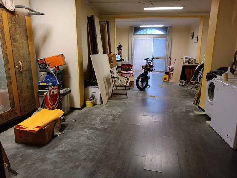 Immobile commerciale in Vendita a Pontedera, 65'000€, 96 m²