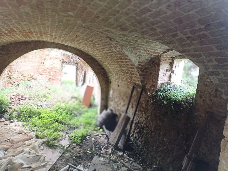 Rustico in Vendita a Crespina Lorenzana, 150'000€, 340 m²