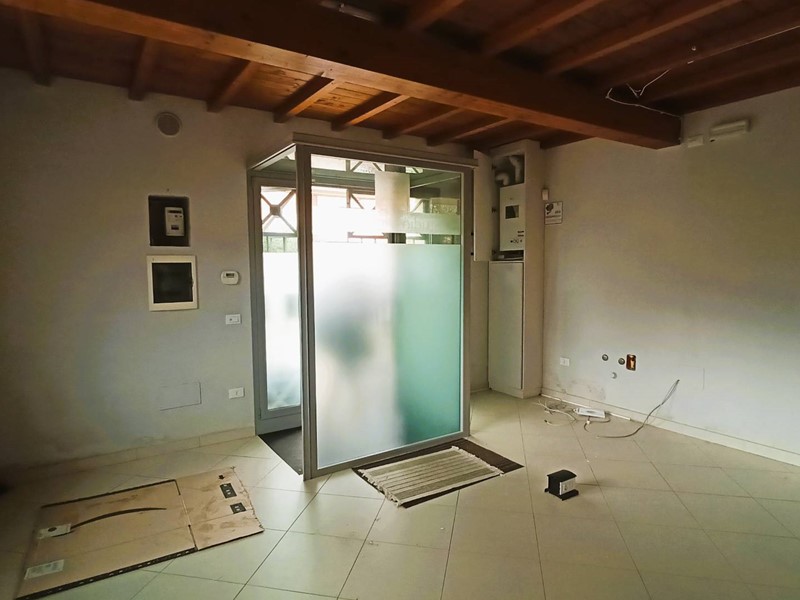 Ufficio in Vendita a Ponsacco, 155'000€, 100 m²