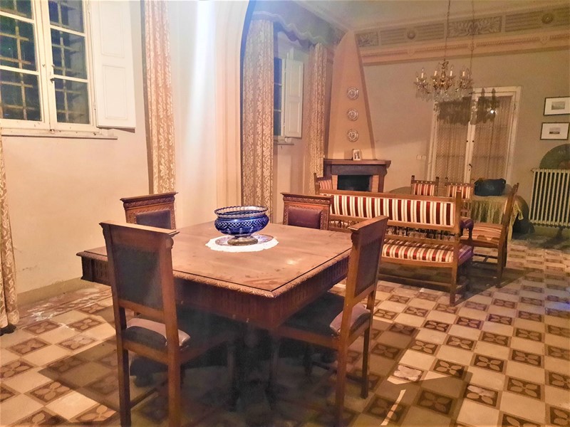 Villa in Vendita a Cascina, 230'000€, 400 m²