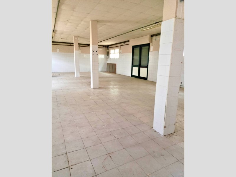 Immobile commerciale in Vendita a Ponsacco, 174'000€, 254 m²