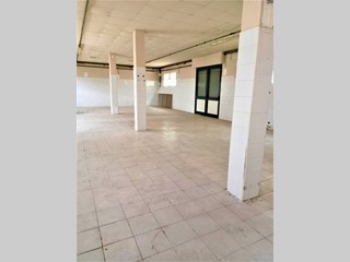 Immobile commerciale in Vendita a Ponsacco, 174'000€, 254 m²