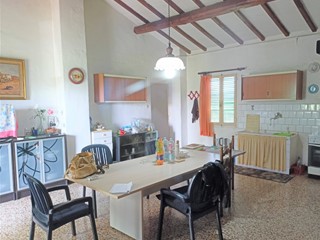 Rustico in Vendita a Casciana Terme Lari, 500'000€, 490 m², con Box