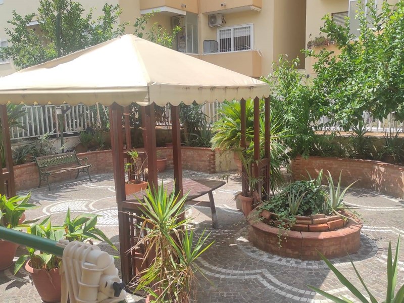 Villetta a schiera in Vendita a Caserta, 385'000€, 350 m²