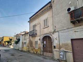 Trilocale in Vendita a Maddaloni, 50'000€, 100 m²
