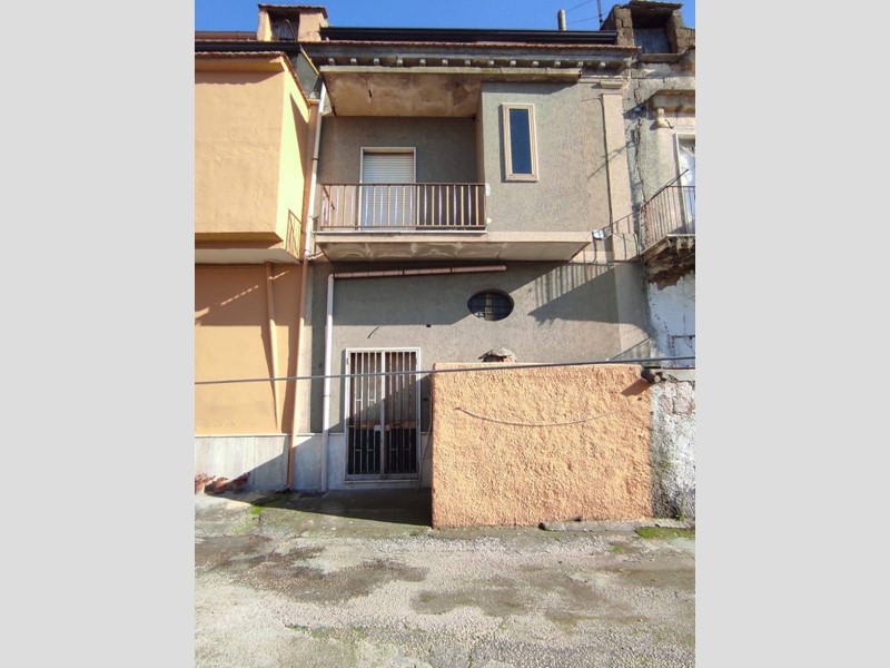Trilocale in Vendita a Maddaloni, 45'000&euro;, 100 m²