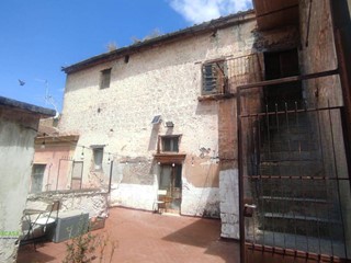 Rustico in Vendita a Maddaloni, 80'000€, 200 m²