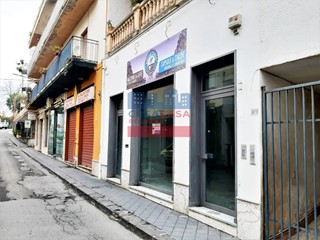 Immobile commerciale in Vendita a Giardini Naxos, 186'000€, 140 m²