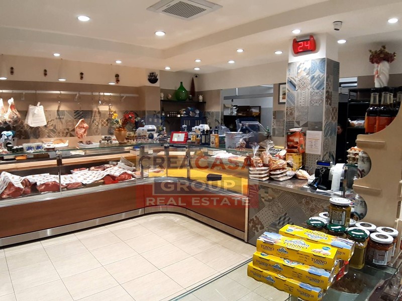 Attività commerciale in Vendita a Giardini Naxos, 249'000€, 150 m²