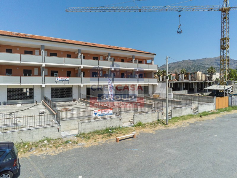Immobile commerciale in Vendita a Giardini Naxos, 220'000€, 105 m²