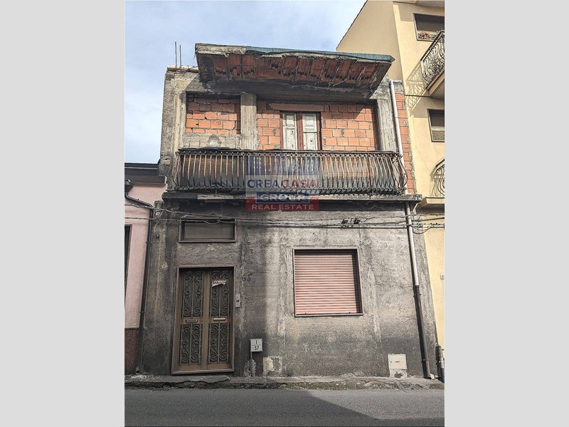 Casa Indipendente in Vendita a Calatabiano, 28'000&euro;, 180 m²