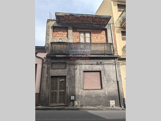 Casa Indipendente in Vendita a Calatabiano, 28'000&euro;, 180 m²