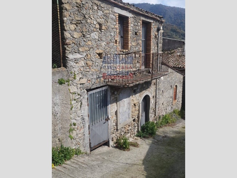 Casa Indipendente in Vendita a Graniti, 12'000€, 120 m²