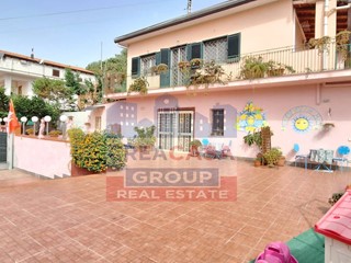 Villa in Vendita a Graniti, 250'000€, 332 m²