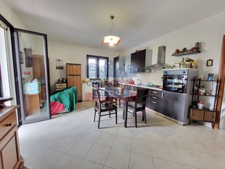 Appartamento in Vendita a Piedimonte Etneo, 85'000€, 90 m²