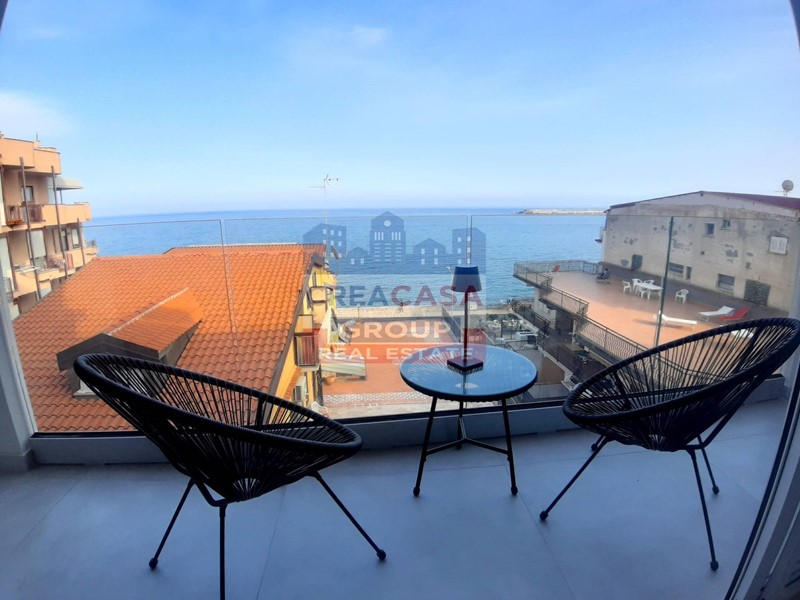 Bilocale in Vendita a Giardini Naxos, 285'000€, 84 m²