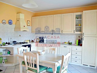 Quadrilocale in Vendita a Gaggi, 115'000€, 111 m²