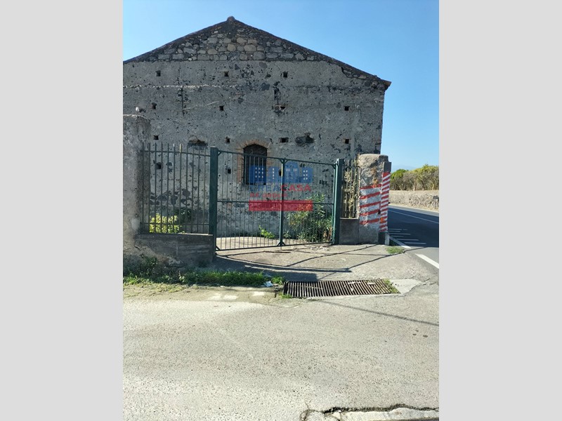 Villa in Vendita a Calatabiano, 130'000€, 210 m²