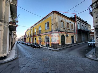 Appartamento in Vendita a Giarre, 270'000€, 480 m², con Box