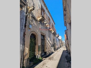 Appartamento in Vendita a Riposto, 115'000€, 300 m²