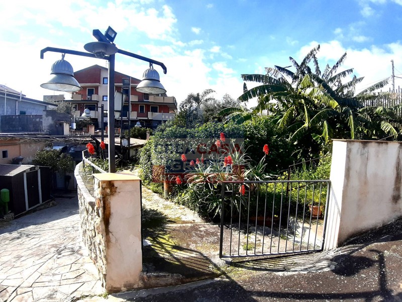 Casa Semi Indipendente in Vendita a Giardini Naxos, 238'000€, 200 m²