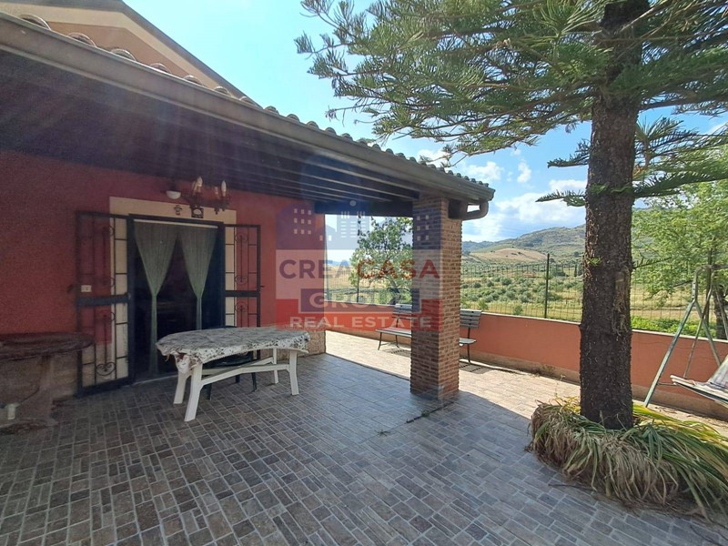Villa in Vendita a Assoro, 99'000€, 60 m²