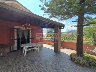 Villa in Vendita a Assoro, 99'000€, 60 m²