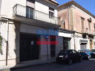Immobile commerciale in Vendita a Calatabiano, 80'000€, 68 m²