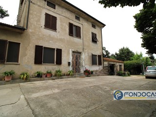 Villa in Vendita a Santa Maria a Monte, 450'000€, 180 m²