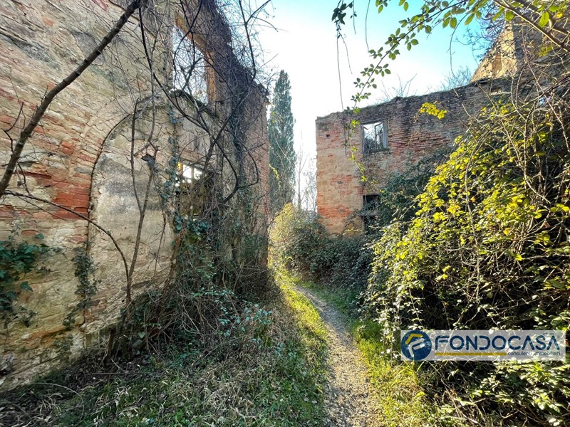 Rustico in Vendita a Montopoli in Val d'Arno, 485'000€, 1037 m²