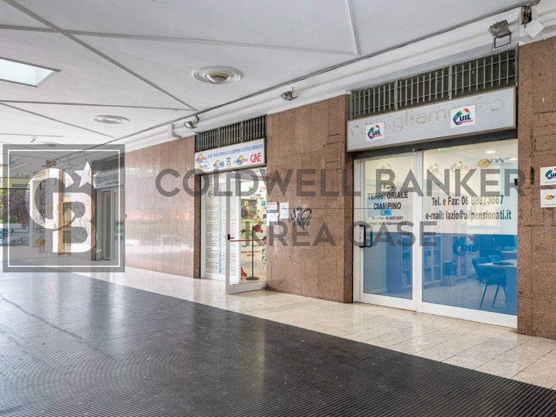 Immobile commerciale in Vendita a Ciampino, 165'000&euro;, 157 m²