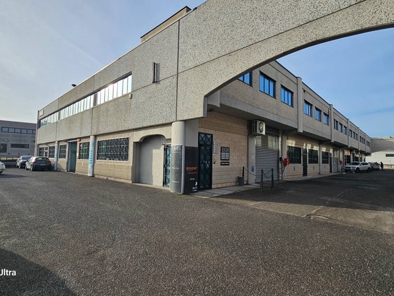 Ufficio in Affitto a Formello, 500€, 15 m²