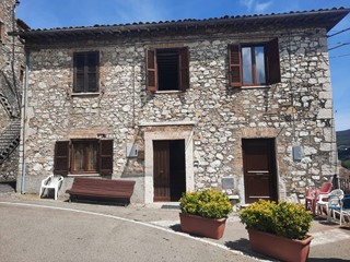 Appartamento in Vendita a Montecchio, 45'000€, 103 m²
