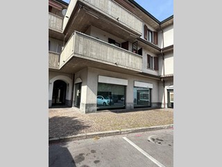 Attività commerciale in Vendita a Pessano con Bornago, 120'000€, 62 m²