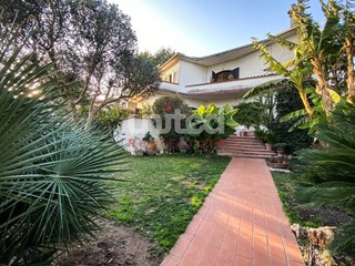Villa in Vendita a Roma, 690'000€, 400 m²