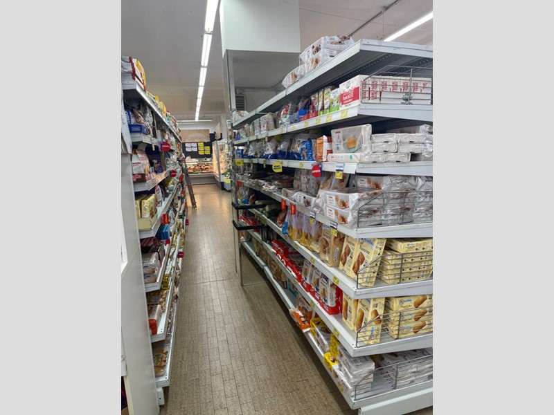 Attività commerciale in Affitto a Cerreto Guidi, 2'500€, 290 m²