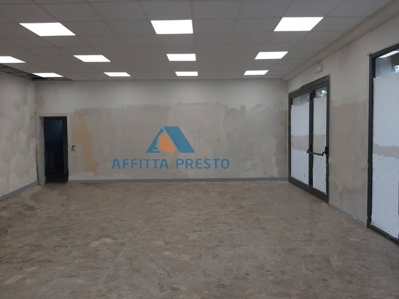 Attività commerciale in Affitto a San Miniato, 750€, 77 m²