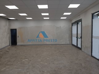 Attività commerciale in Affitto a San Miniato, 750€, 77 m²